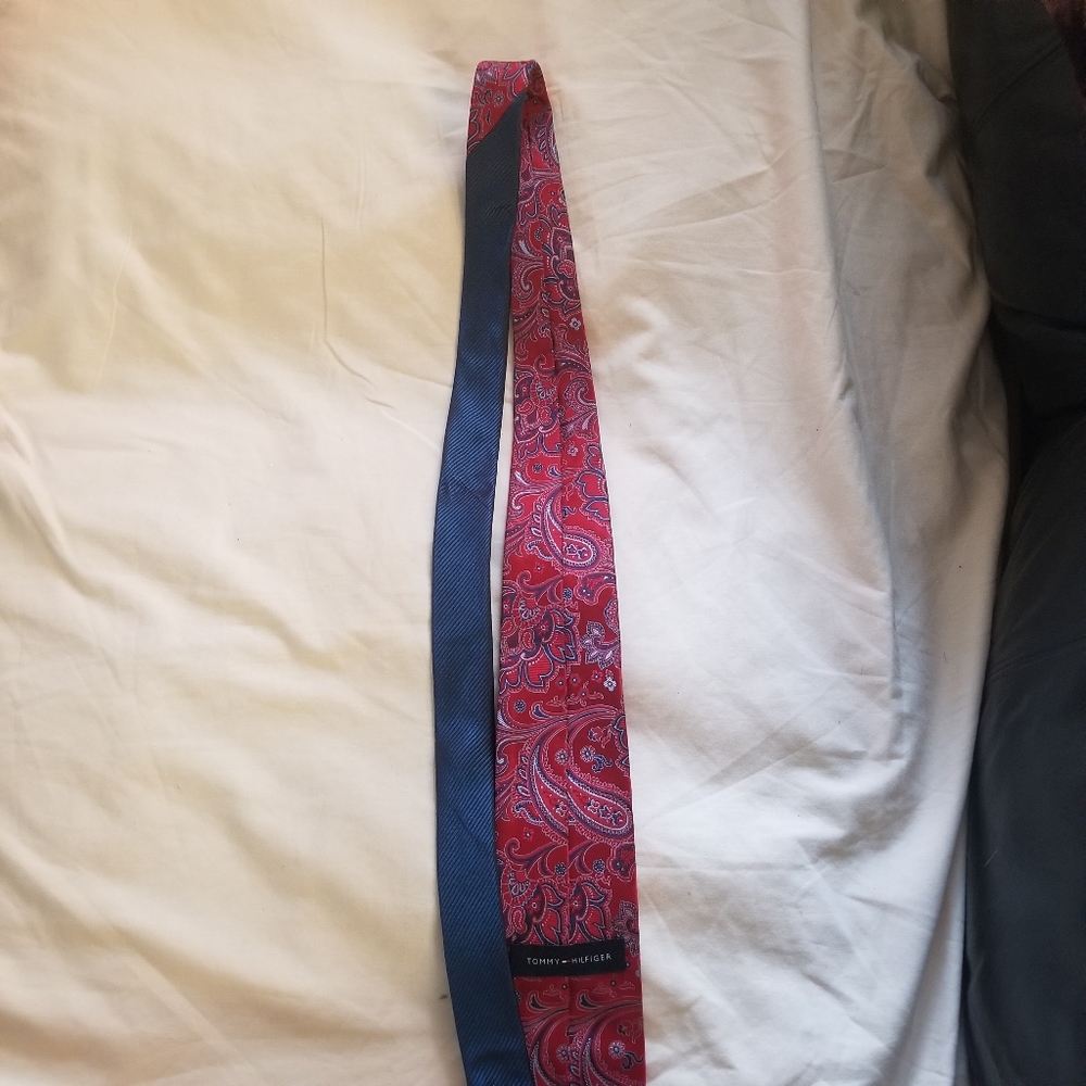 Tommy Hilfiger 100% Silk Tie Floral and Paisley - Picture 6 of 6